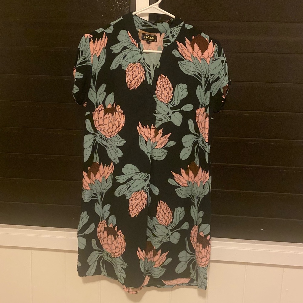 Kahulale’a Hi’ilei Black Protea Dress